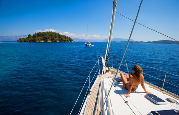 Прогулка на парусной яхте