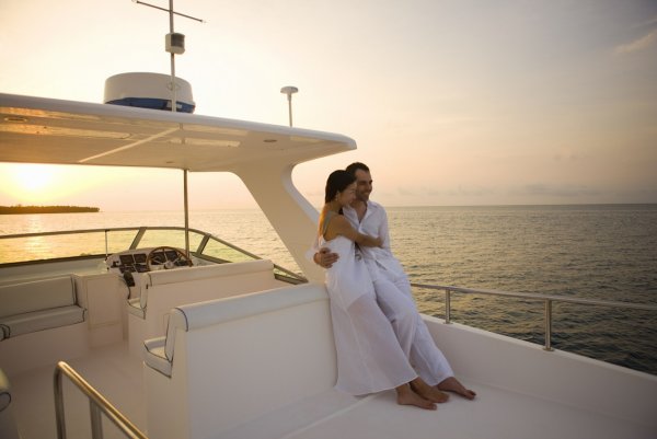 Девушка в тельняшке