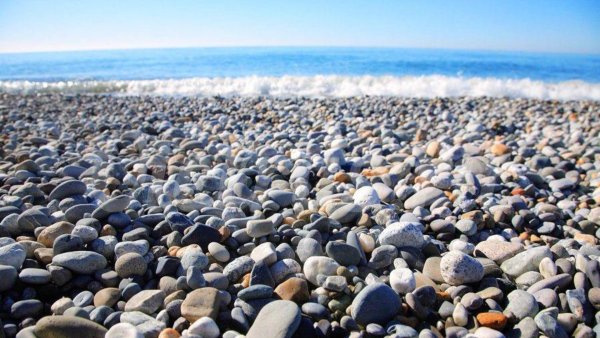 Каменистый пляж в Анапе