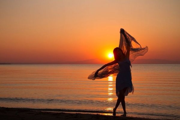 Образ девушки на закате