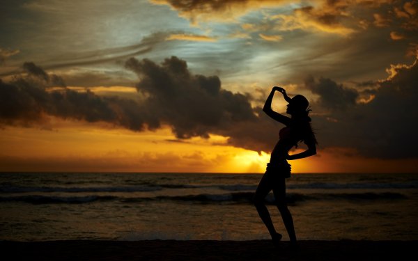 Танцы на берегу океана