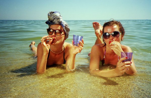 С подругой на море прикол