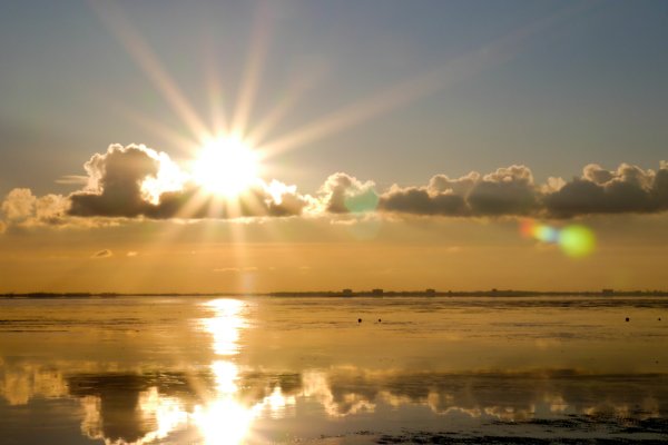 Солнечные блики на воде
