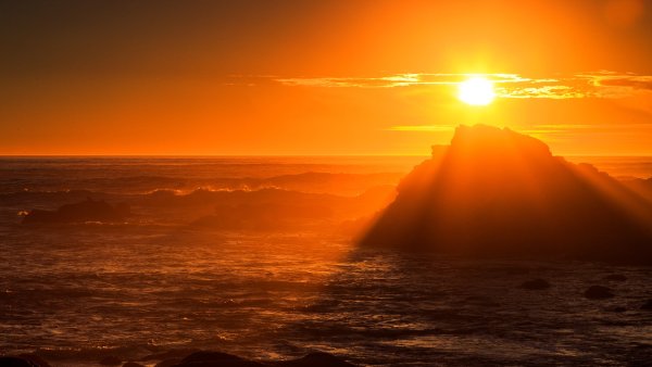 Солнце сквозь тучи