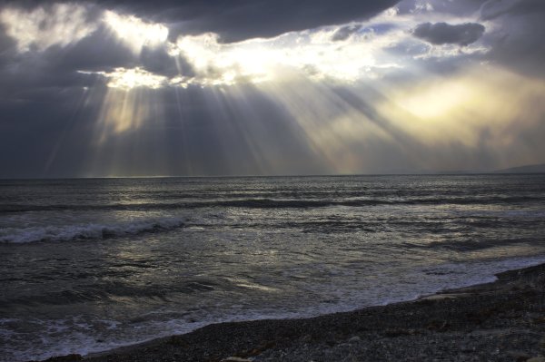 Солнце и туча