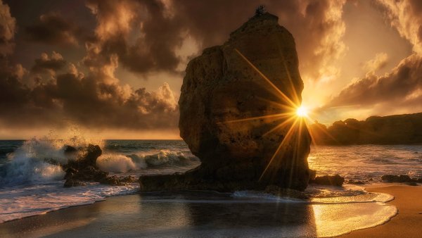 Солнце сквозь тучи