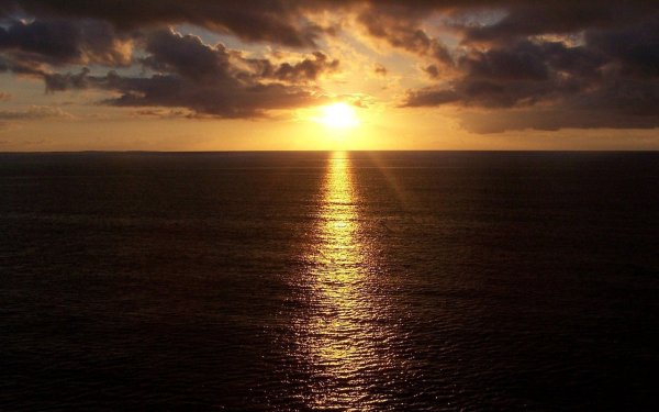 Красивый рассвет на море