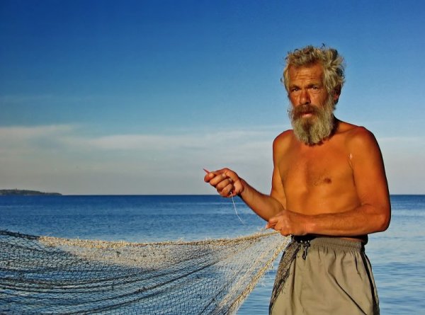 С внуками на море