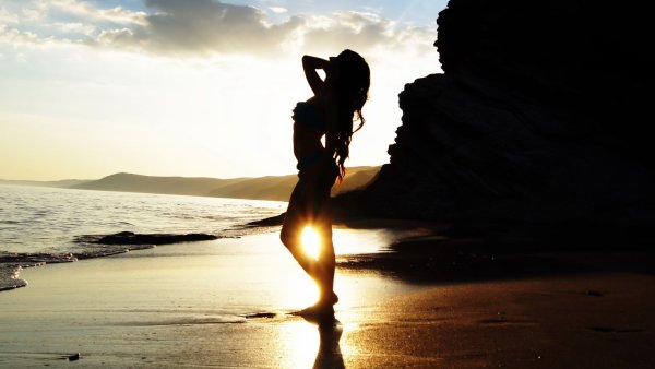 Силуэт на фоне моря