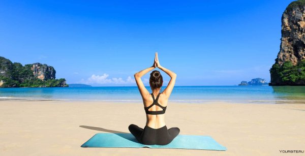 Йога на берегу океана