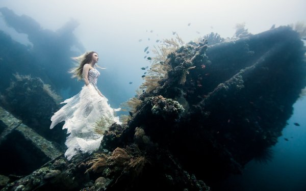 Красивые девушки на море