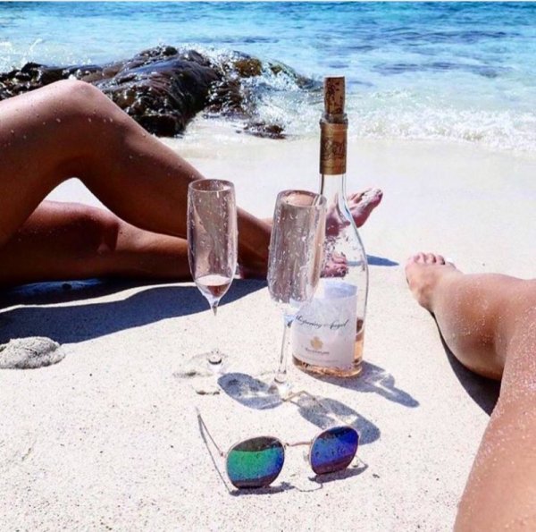 Шампанское на пляже