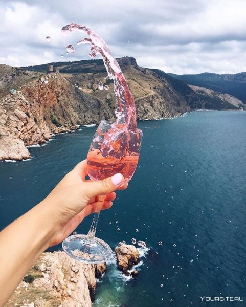 Вино на берегу моря