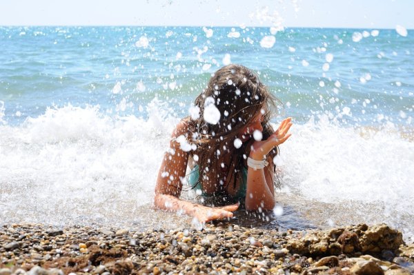 Брызги волн