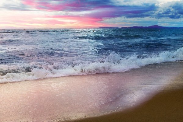 Пляж с приливом