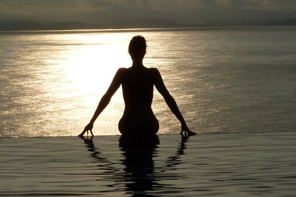 Красивый закат с силуэтом