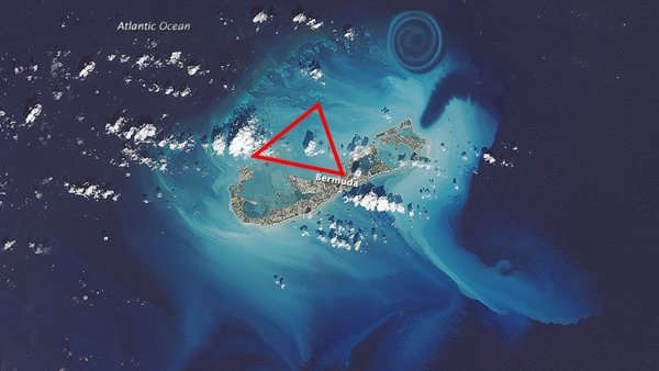 Квадратные ямы на Бермудах