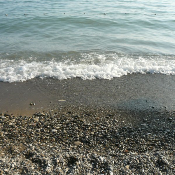 Галечный пляж Небуг