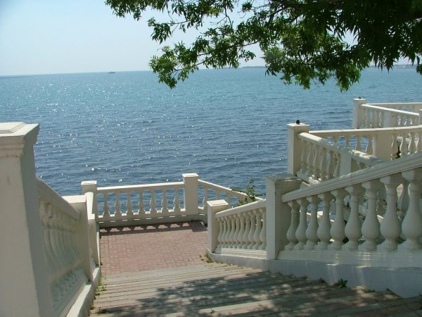 Лестница в море