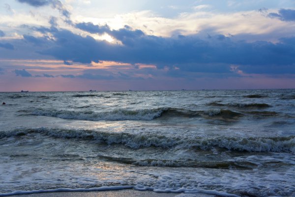 Море волнуется