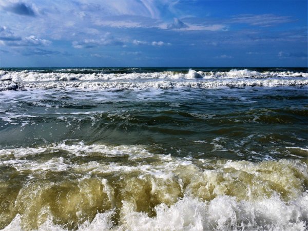 Море волнуется