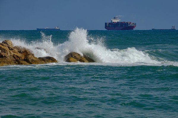 Море волнуется шторм