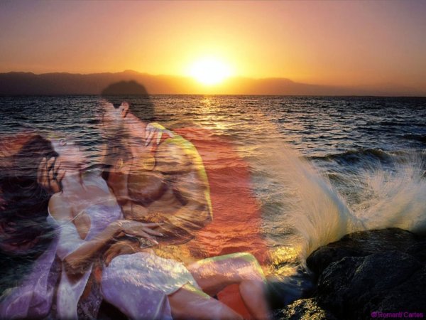 Влюбленные на берегу моря