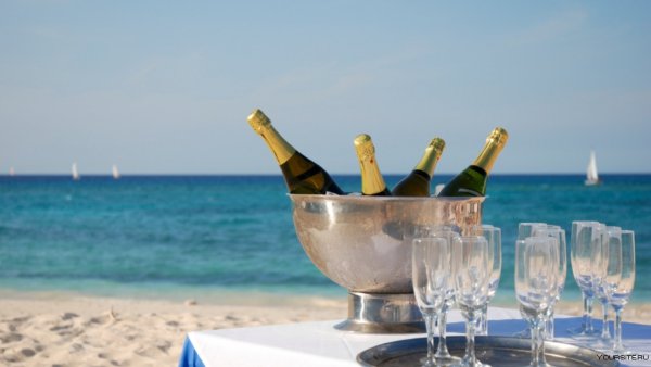 Шампанское на пляже