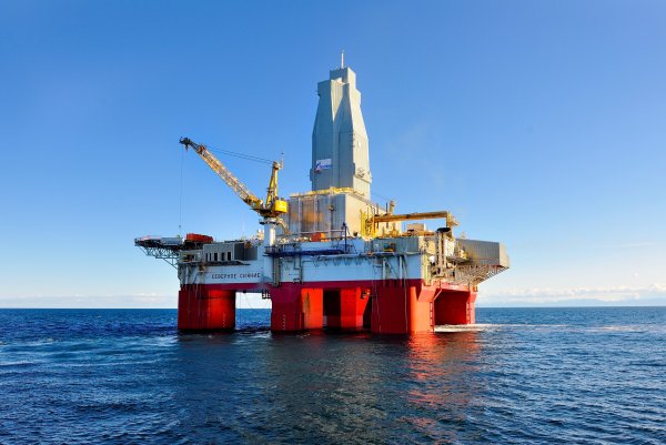 Северное сияние буровая платформа