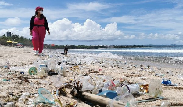 Средиземное море грязное