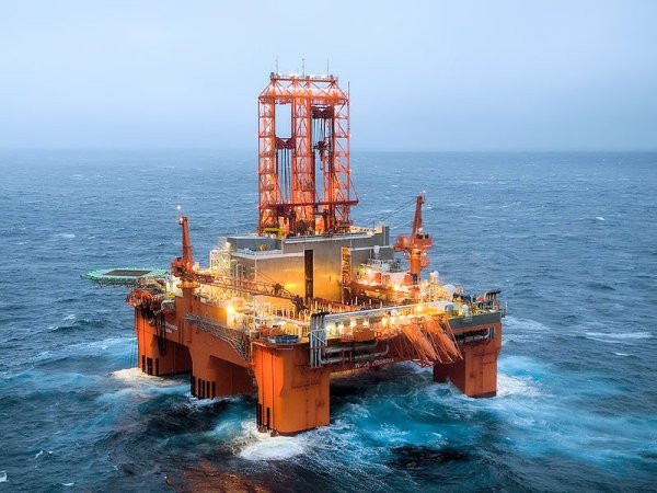 Нефтяная платформа Северное сияние