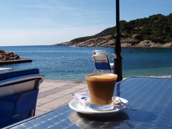 Кофе на берегу моря