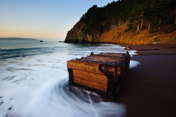 Затонувший корабль в пещере