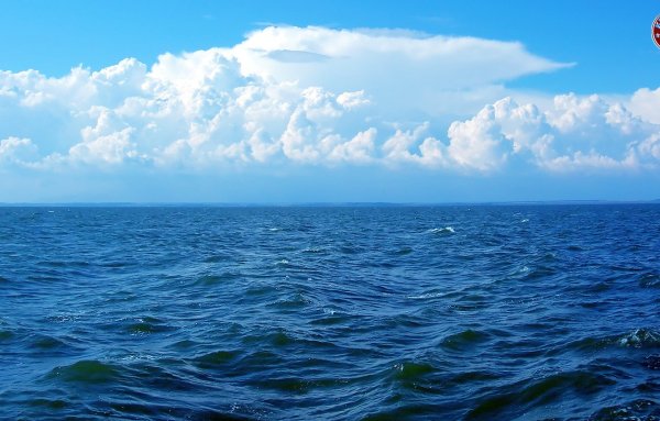 Облака над океаном