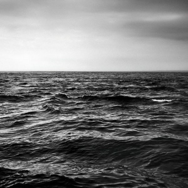 Море черно белое