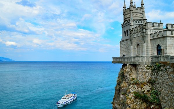 Замок Ласточкино гнездо в Крыму