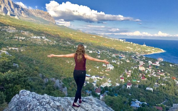 Крым море горы девушка