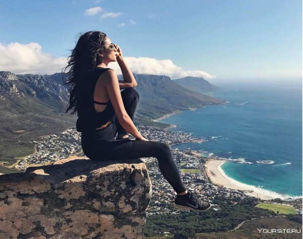 Девушка в горах