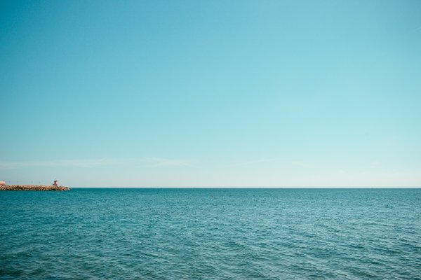 Чистое небо над морем