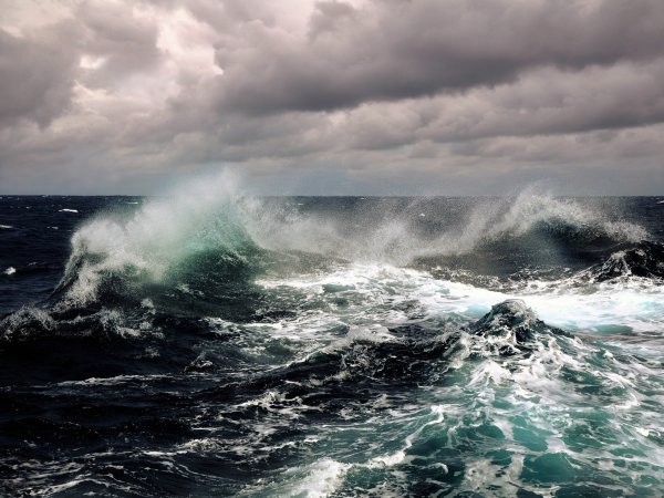 Море шторм