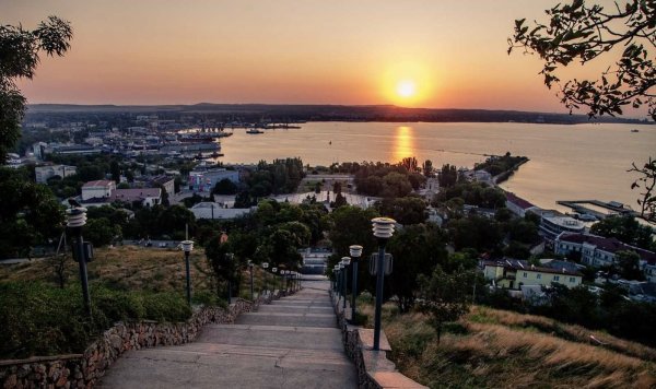 Берег Азовского моря в Крыму