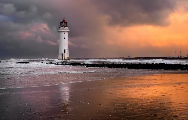 Маяк в порту Санта Круз