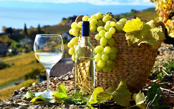 Замороженный виноград в бокале