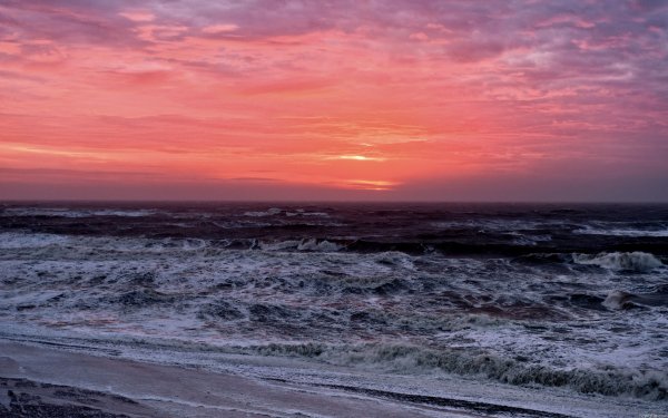 Волны на закате