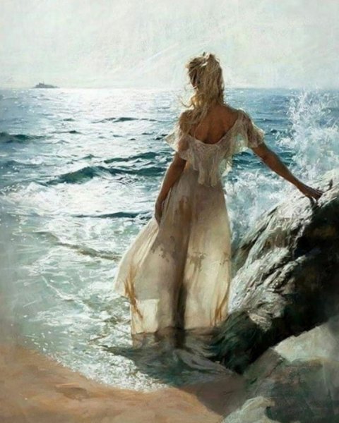 Женщина на берегу моря