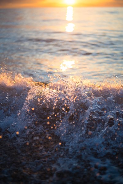 Солнечные блики на воде