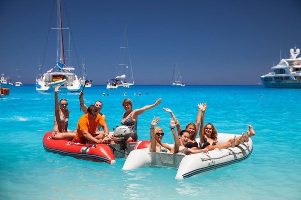 Подруги на пляже