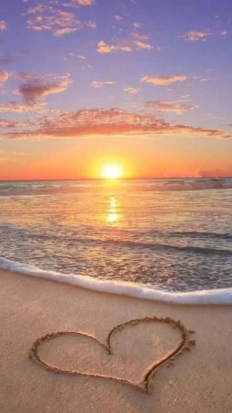 Красивый закат с сердцем
