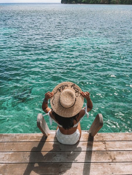 Девушка на пляже Эстетика