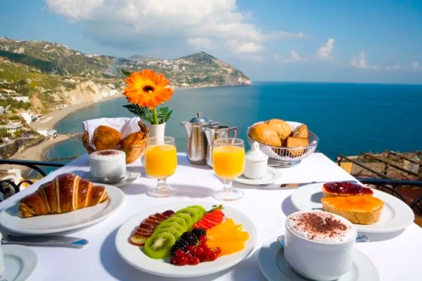 Завтрак с видом на море